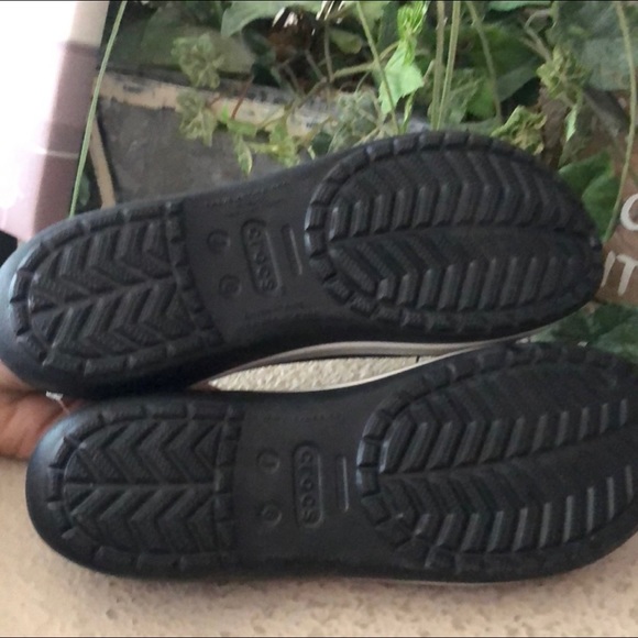 Crocs black flats/sandals women’s size 8/juniors size 6 - Picture 4 of 4